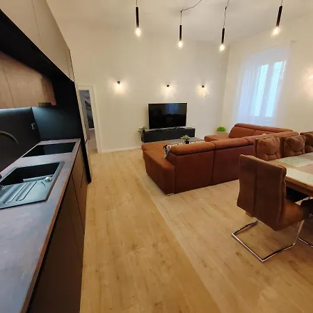 Town Square Ζαντάρ