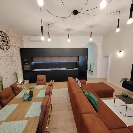 Town Square Apartman Zára