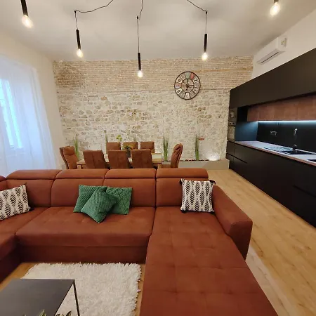 דירה Town Square