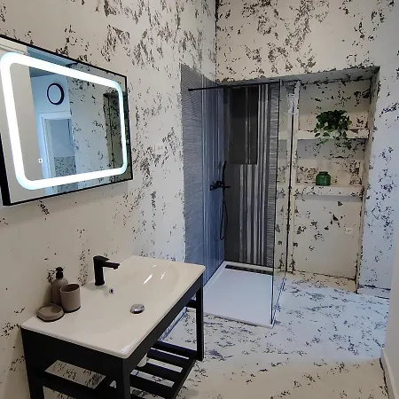 דירה Town Square