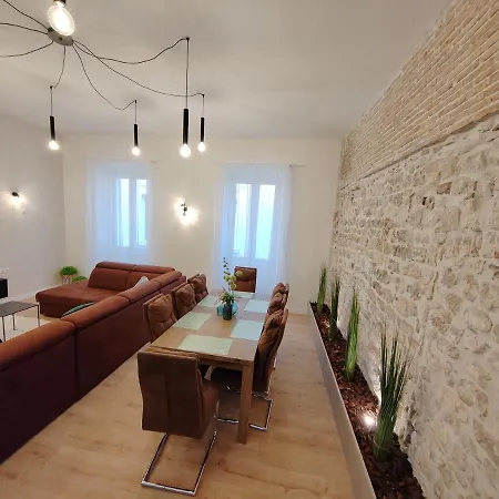 Town Square דירה