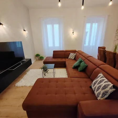 Town Square Apartman