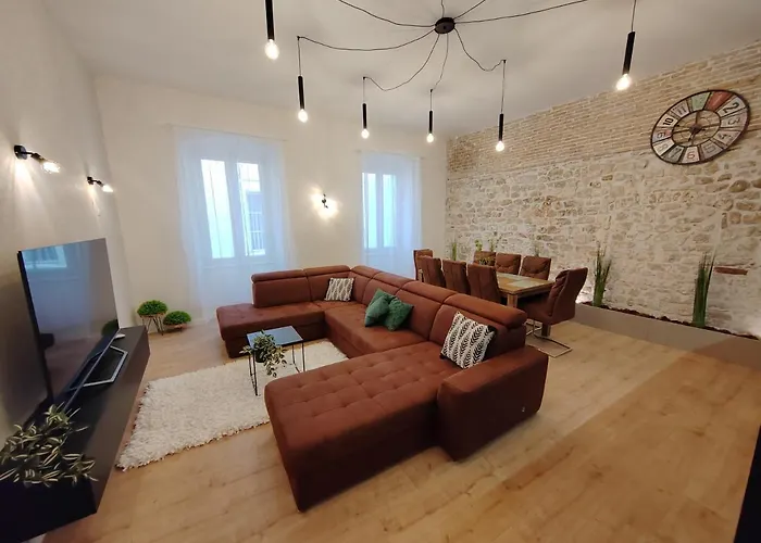 Town Square Апартаменты *