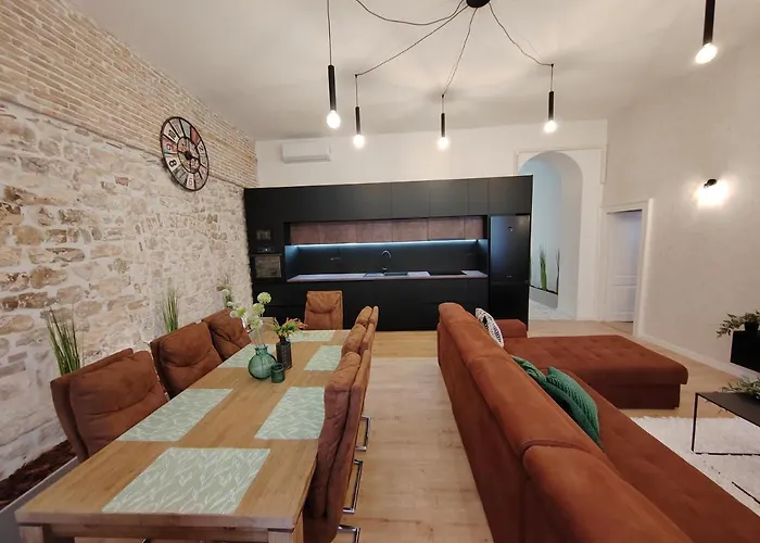 Town Square Задар